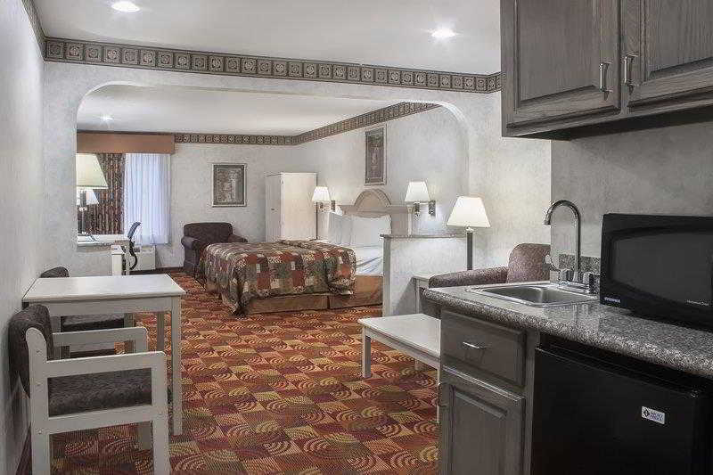 Americas Best Value Inn & Suites Bastrop מראה חיצוני תמונה