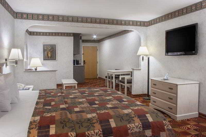 Americas Best Value Inn & Suites Bastrop מראה חיצוני תמונה
