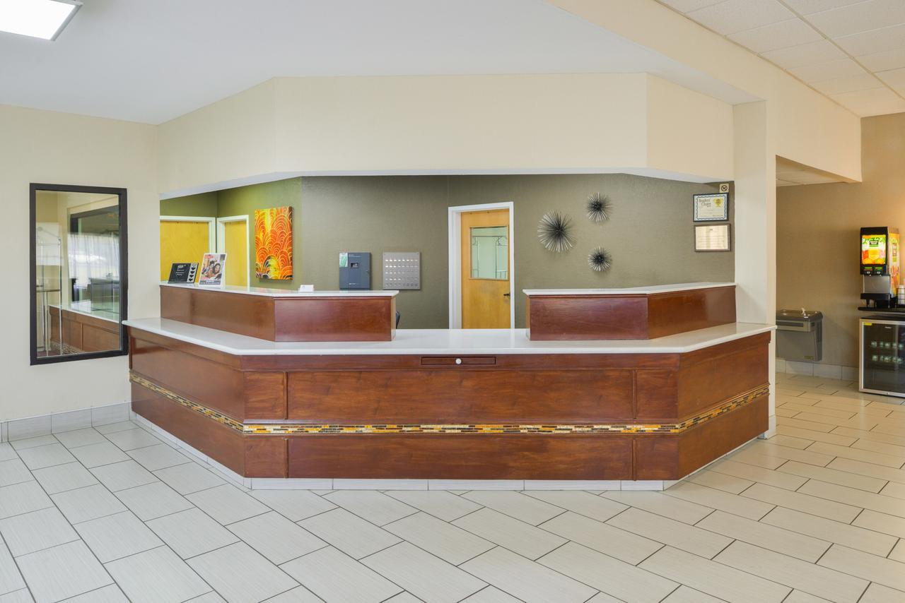 Americas Best Value Inn & Suites Bastrop מראה חיצוני תמונה