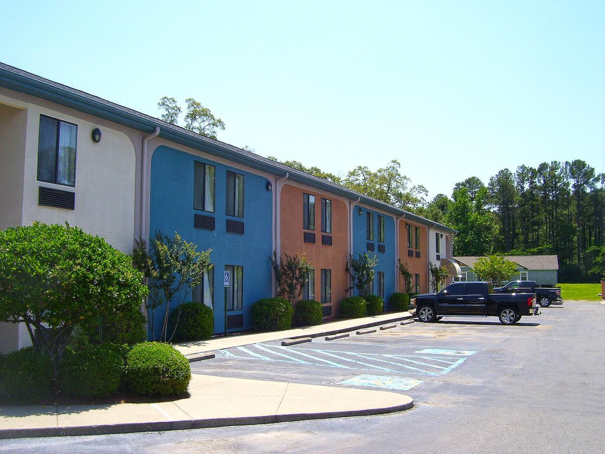 Americas Best Value Inn & Suites Bastrop מראה חיצוני תמונה