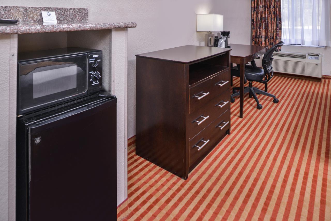 Americas Best Value Inn & Suites Bastrop מראה חיצוני תמונה