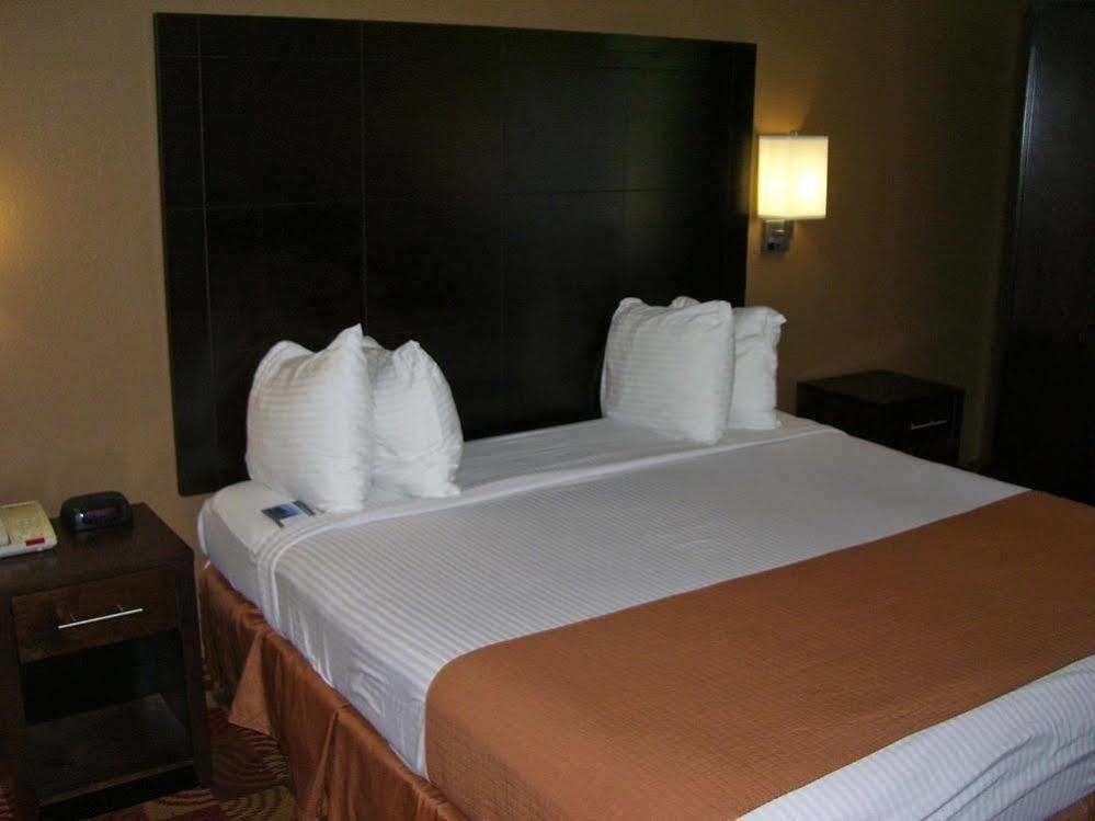 Americas Best Value Inn & Suites Bastrop מראה חיצוני תמונה