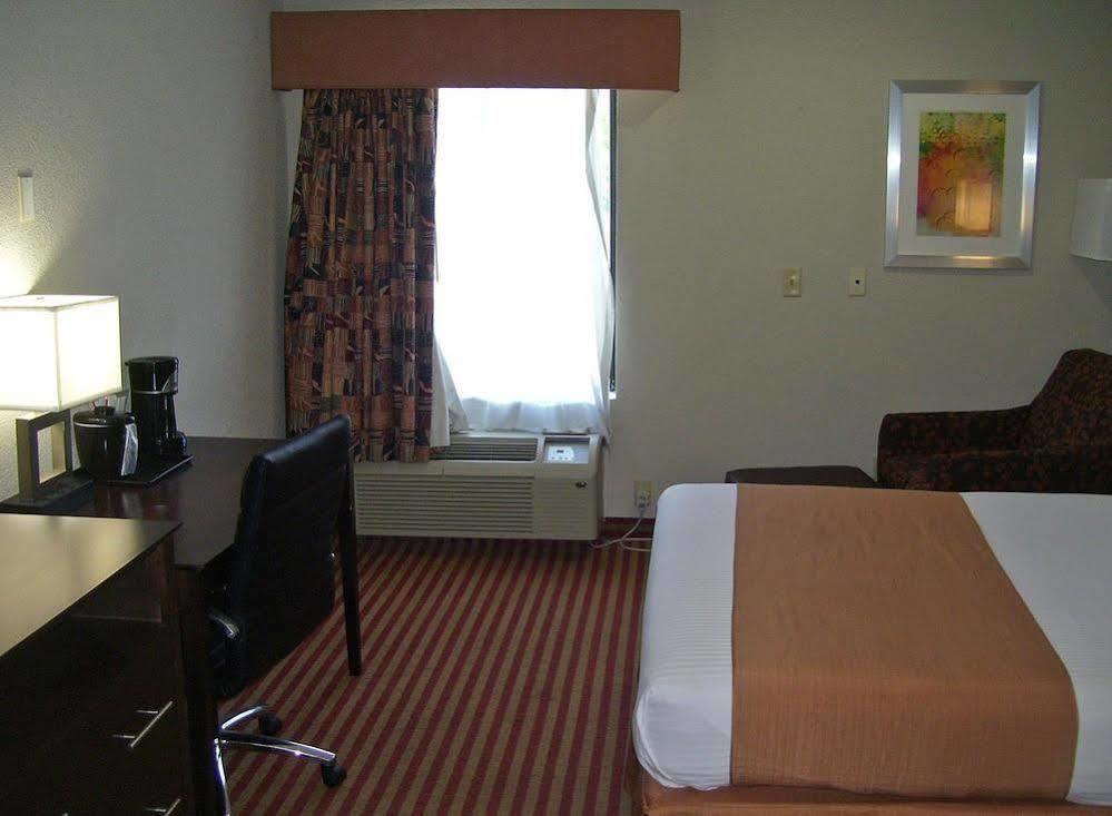 Americas Best Value Inn & Suites Bastrop מראה חיצוני תמונה