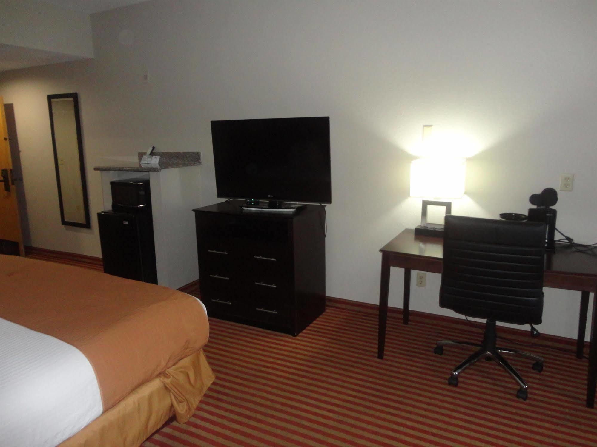 Americas Best Value Inn & Suites Bastrop מראה חיצוני תמונה