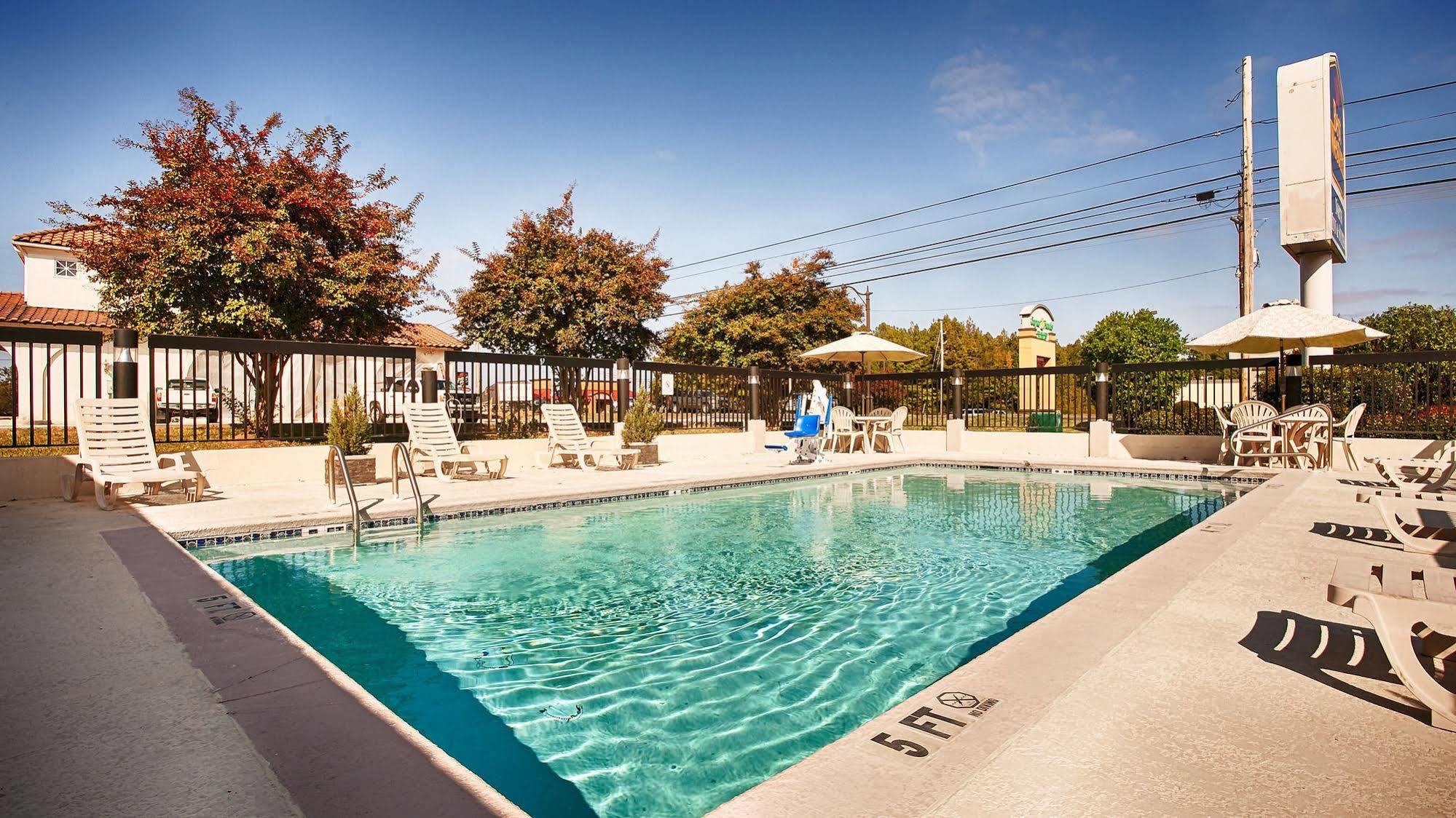 Americas Best Value Inn & Suites Bastrop מתקנים תמונה