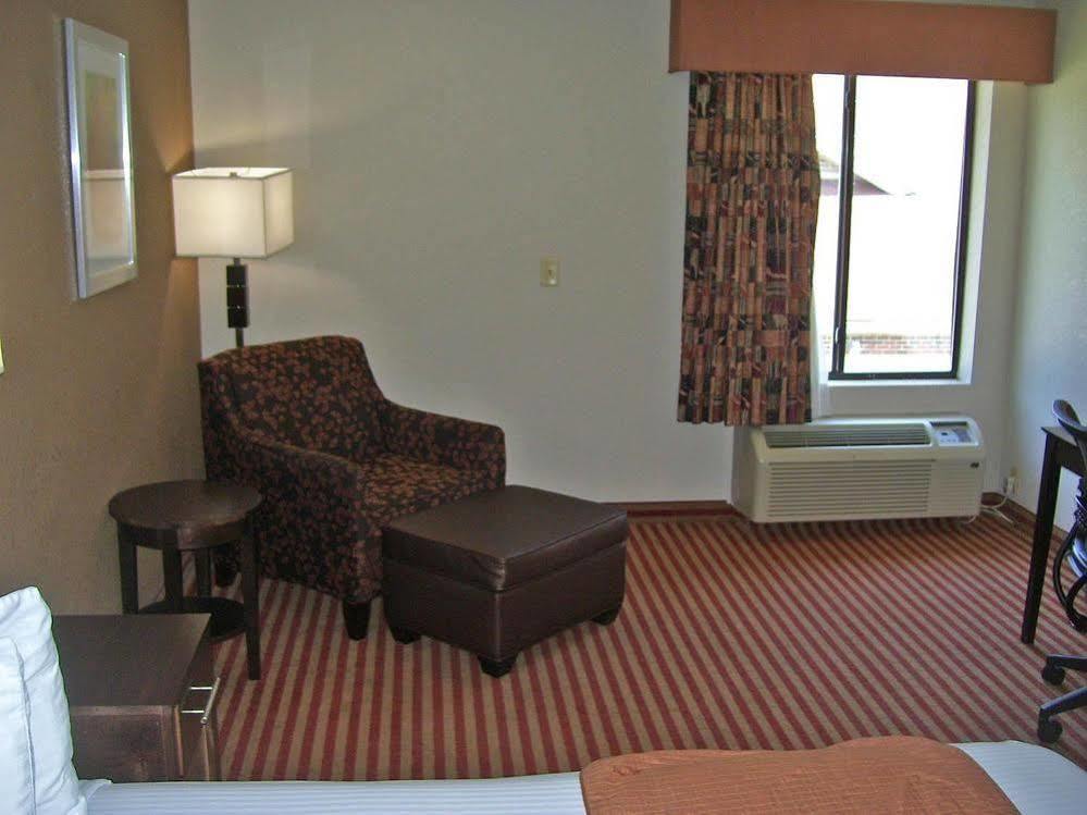 Americas Best Value Inn & Suites Bastrop מראה חיצוני תמונה