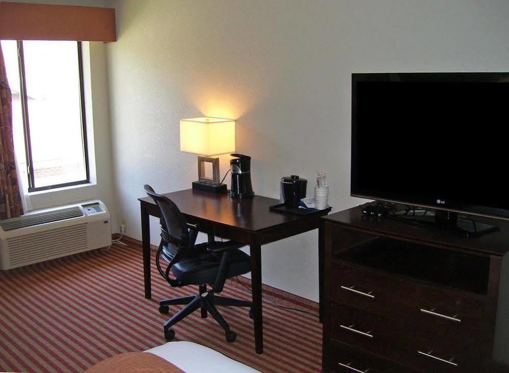 Americas Best Value Inn & Suites Bastrop מראה חיצוני תמונה